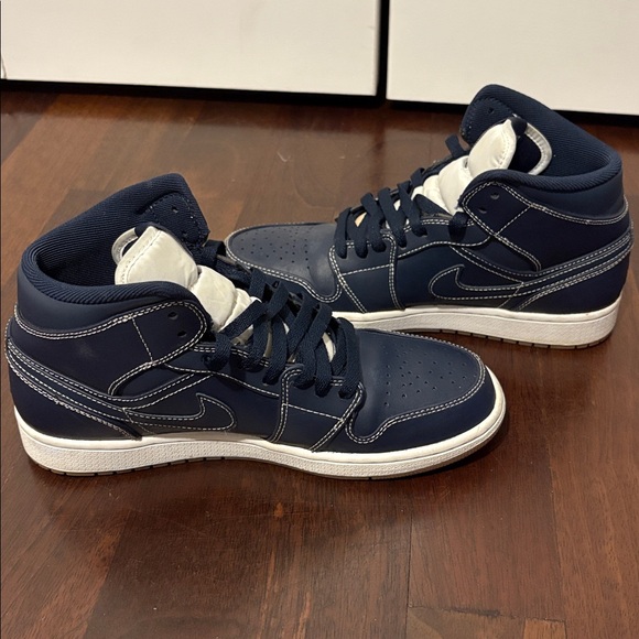 Air Jordan 1 mid re2spect - Picture 3 of 4